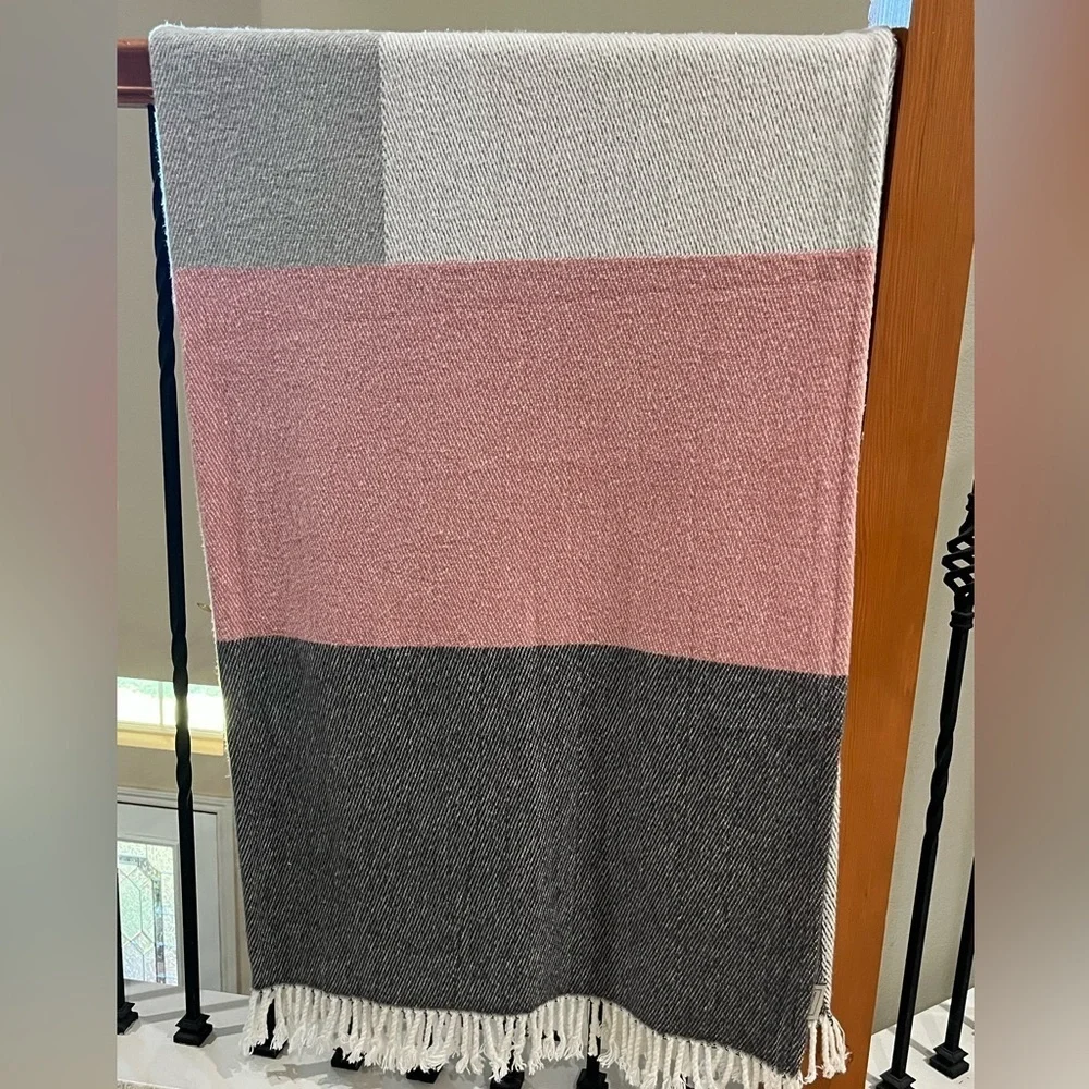 TEXTEIS PENEDO Pink and Gray Color Block Throw Blanket, COTTAGE CORE, 58”X 52”